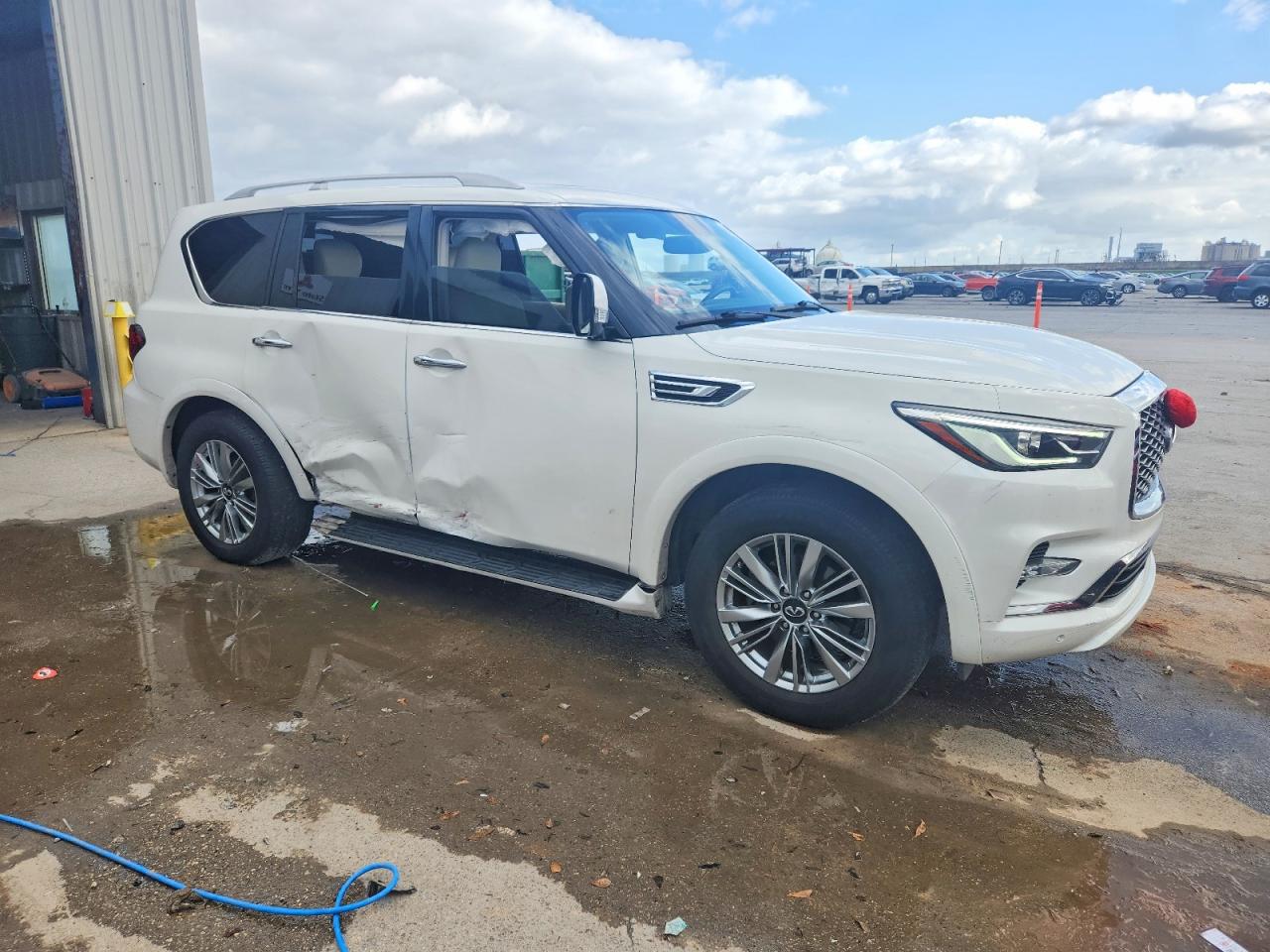 2018 INFINITI QX80 BASE photo 4