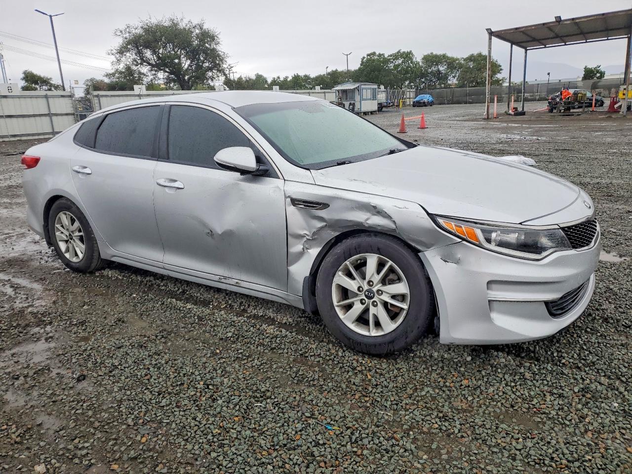 2017 KIA OPTIMA LX photo 4