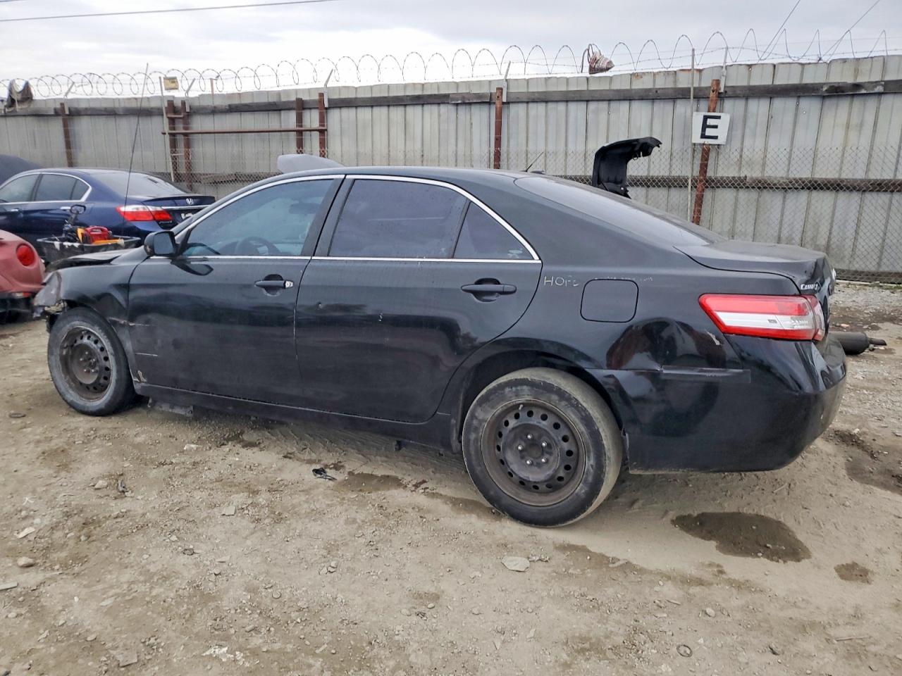2011 TOYOTA CAMRY BASE photo 2