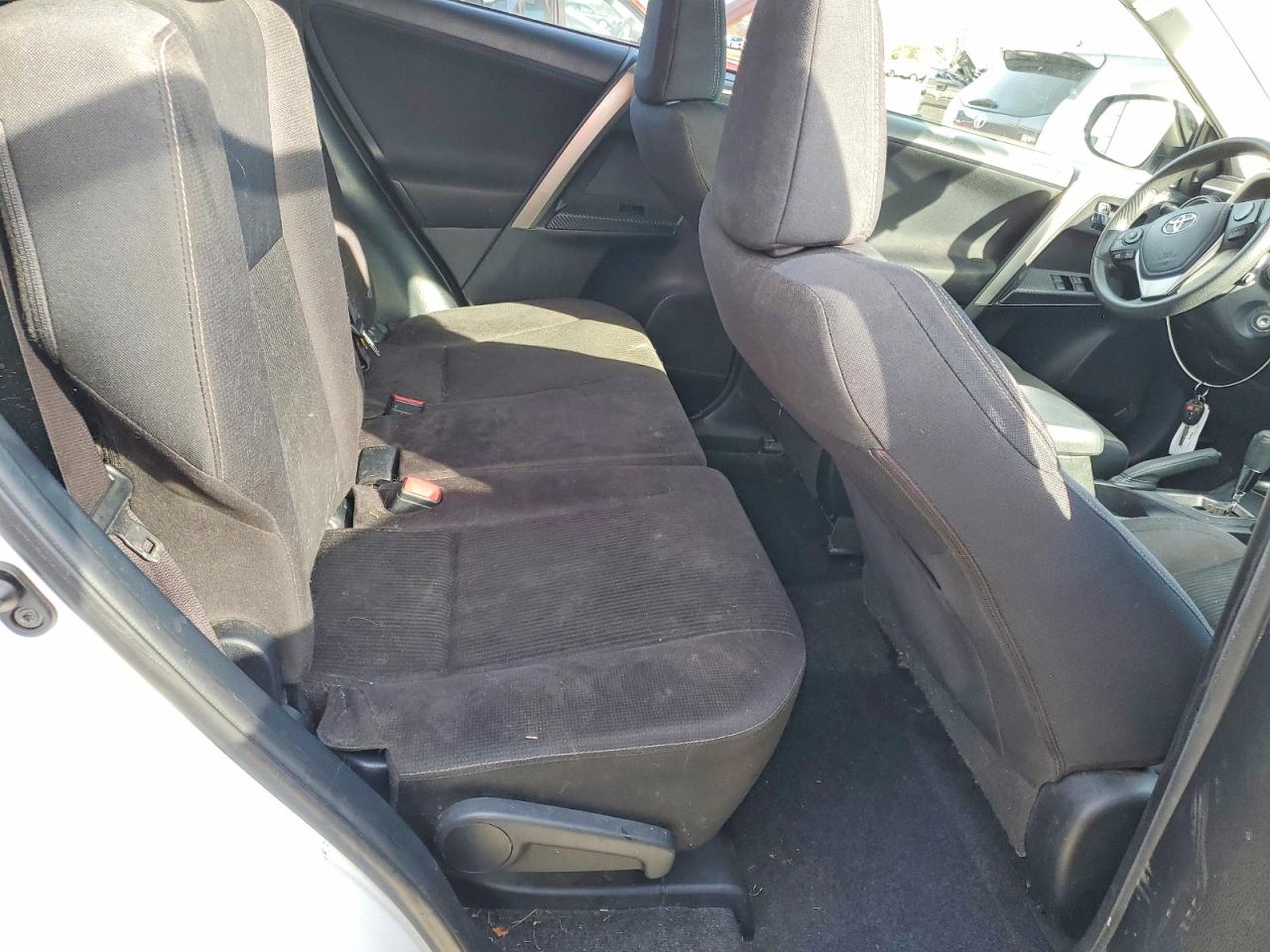 2015 TOYOTA RAV4 XLE photo 11