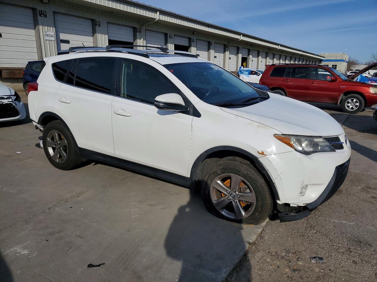 2015 TOYOTA RAV4 XLE photo 4
