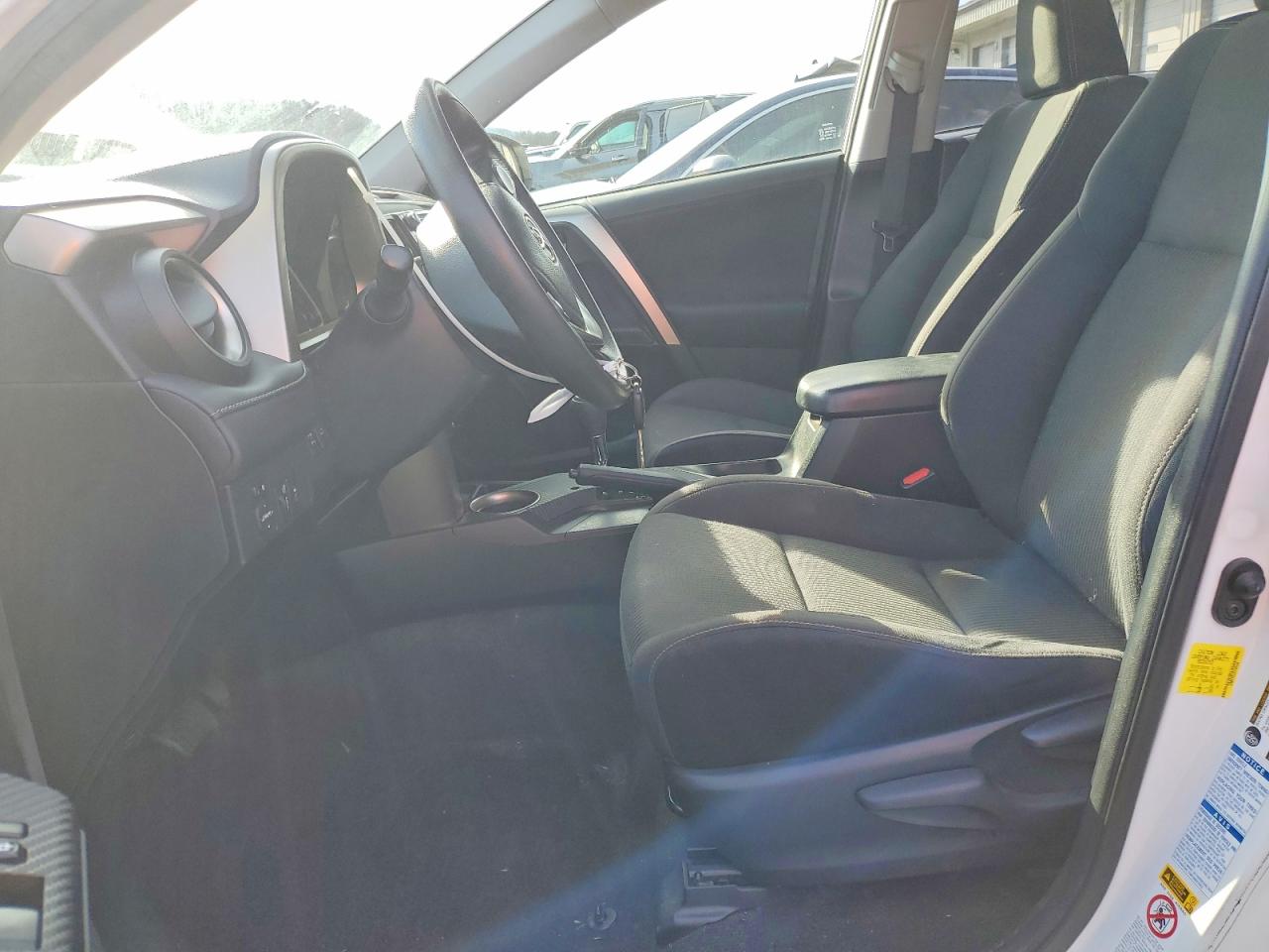 2015 TOYOTA RAV4 XLE photo 7