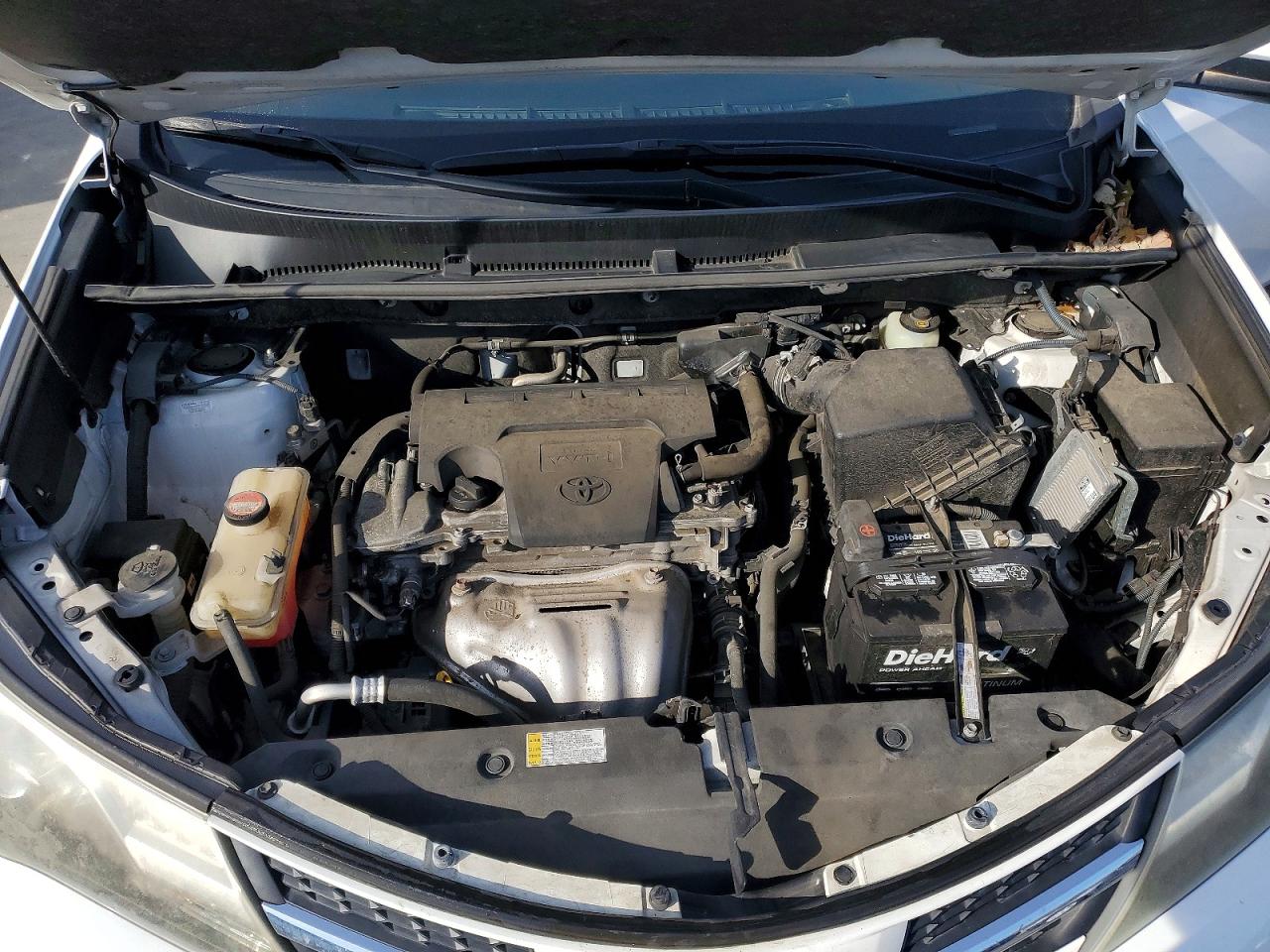 2015 TOYOTA RAV4 XLE photo 12