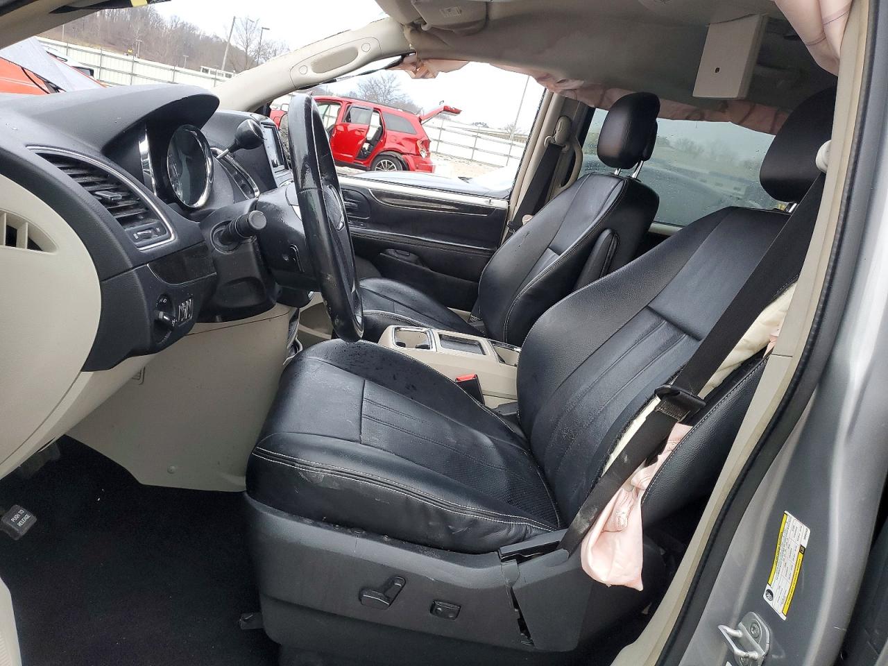2013 CHRYSLER TOWN & COUNTRY TOURING photo 7
