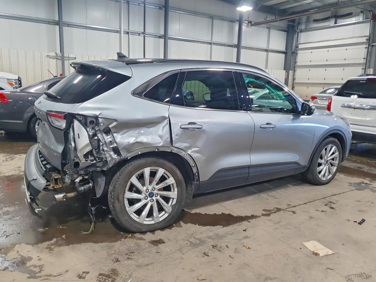 2022 FORD ESCAPE TITANIUM photo 3