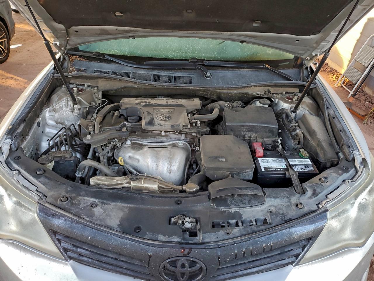 2014 TOYOTA CAMRY L photo 11