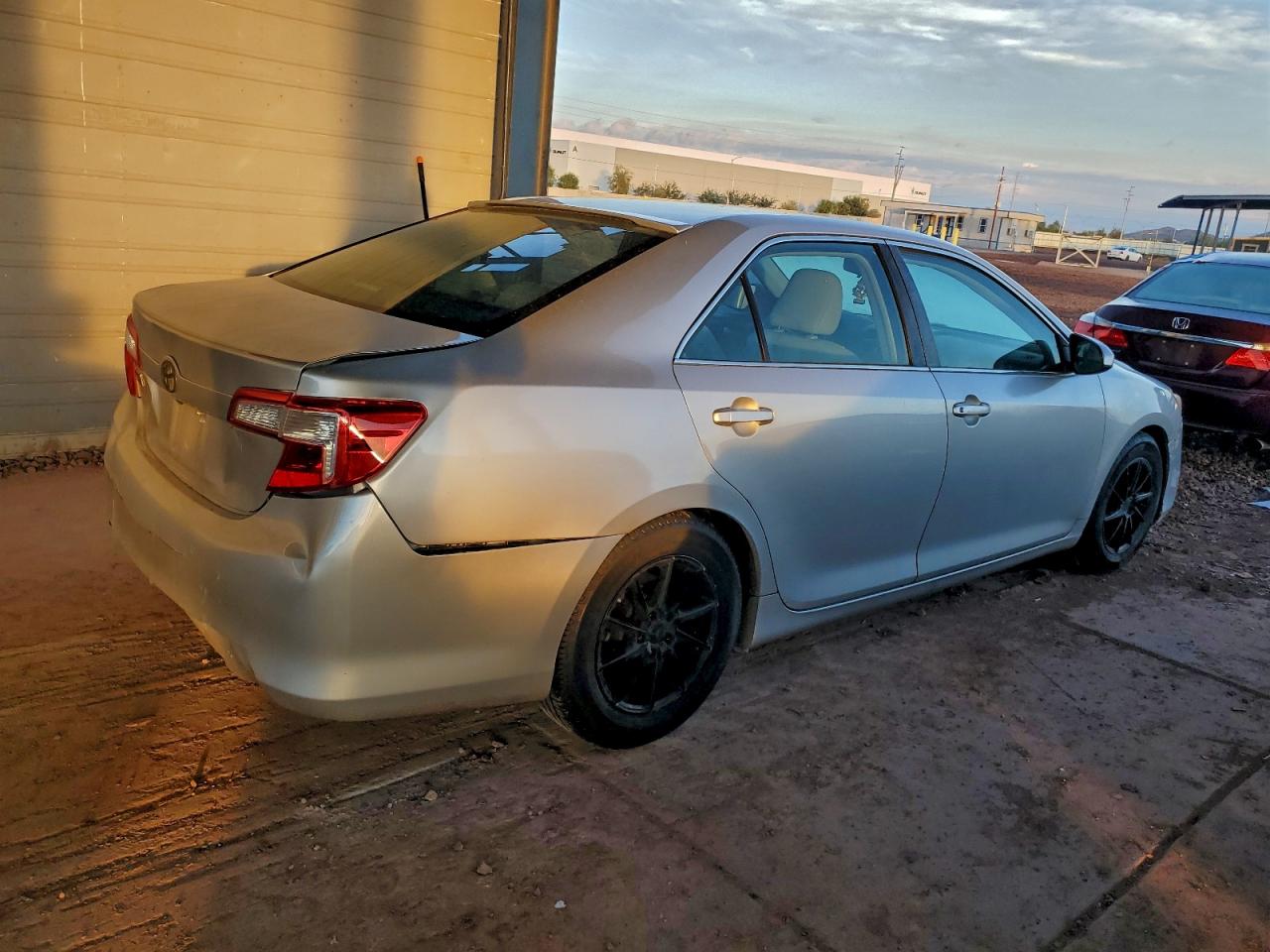 2014 TOYOTA CAMRY L photo 3