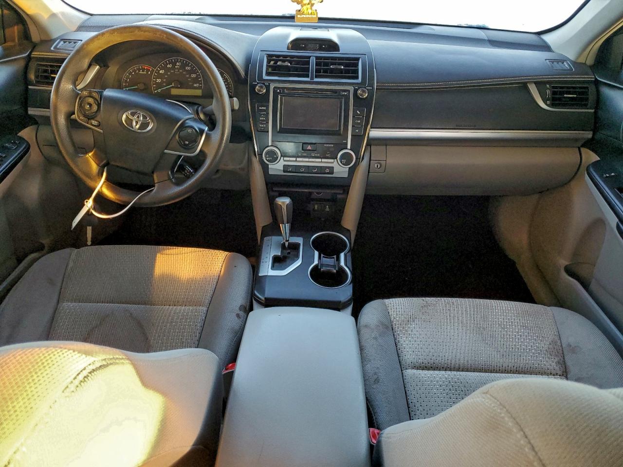 2014 TOYOTA CAMRY L photo 8