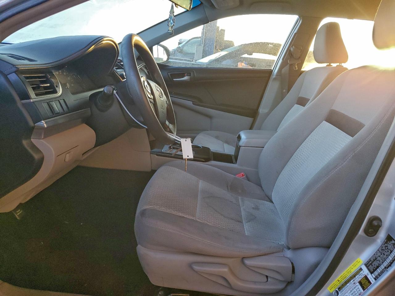 2014 TOYOTA CAMRY L photo 7