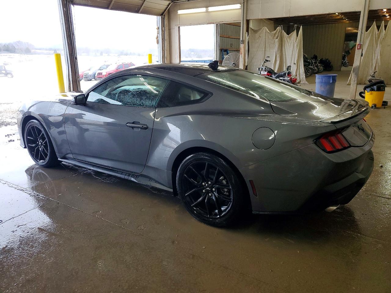 2025 FORD MUSTANG photo 2