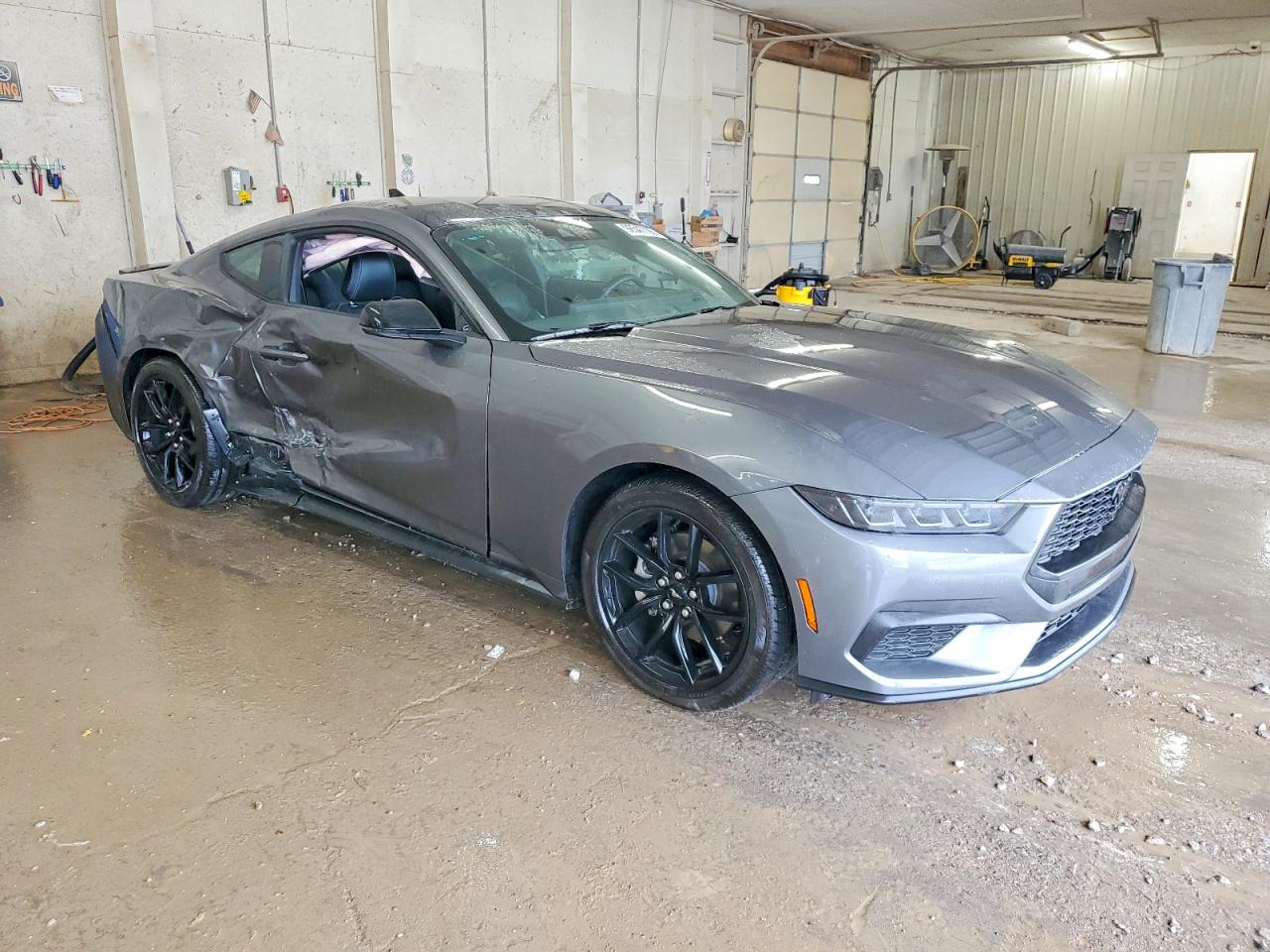 2025 FORD MUSTANG photo 4