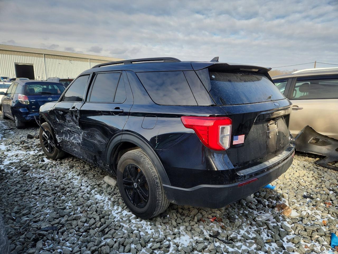 2021 FORD EXPLORER XLT photo 2