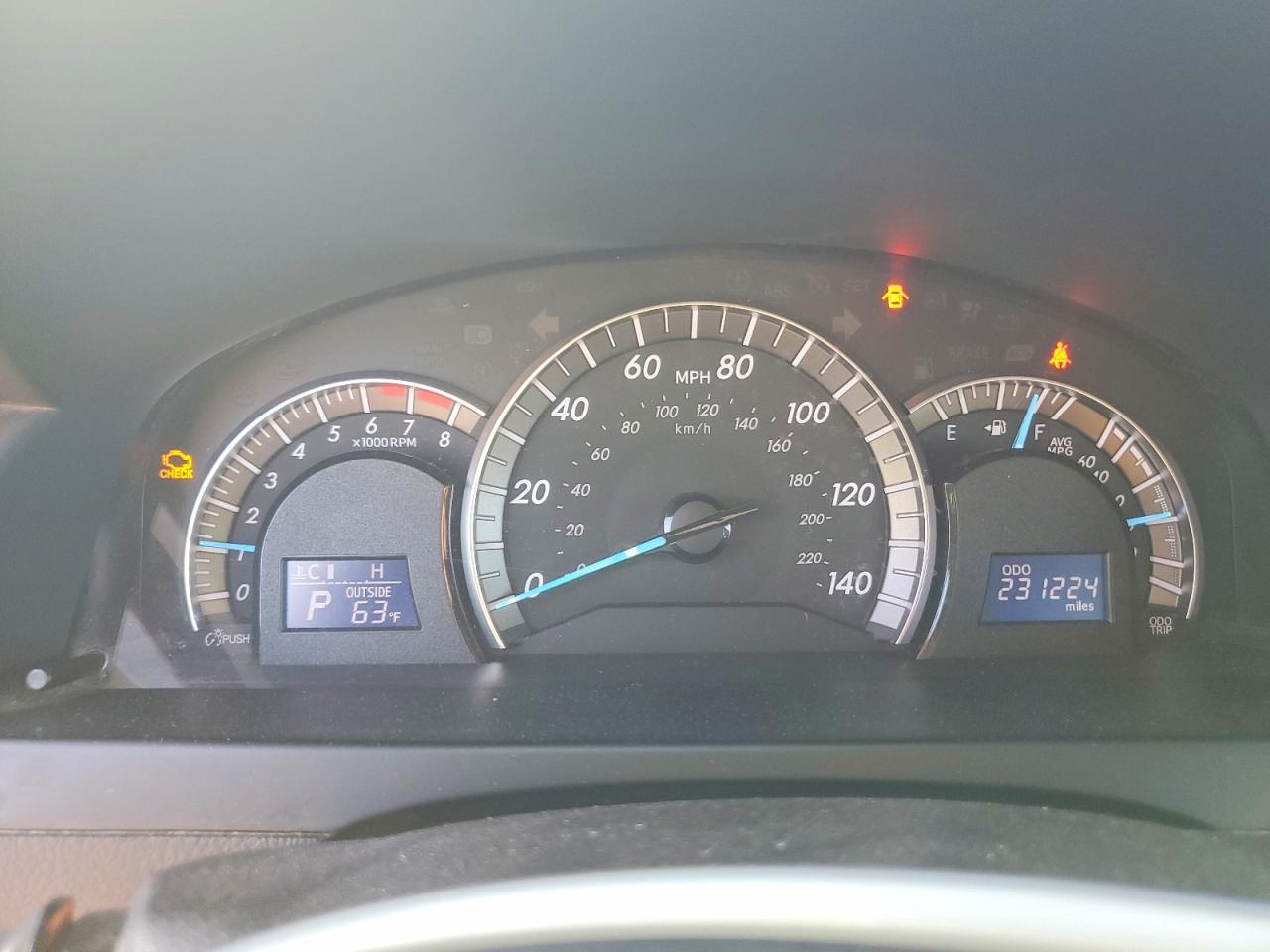 2014 TOYOTA CAMRY L photo 9