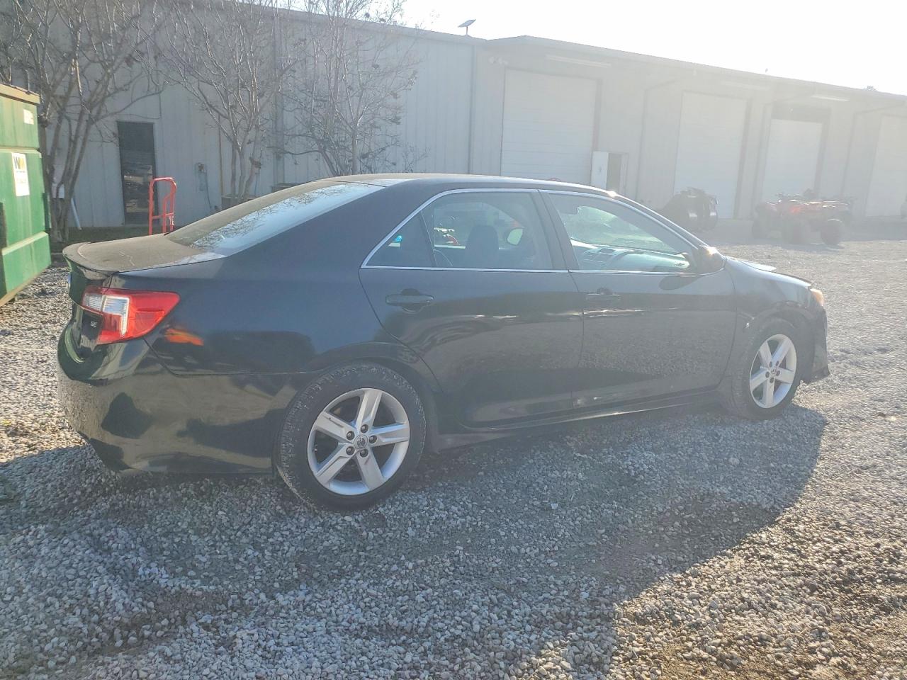 2014 TOYOTA CAMRY L photo 3