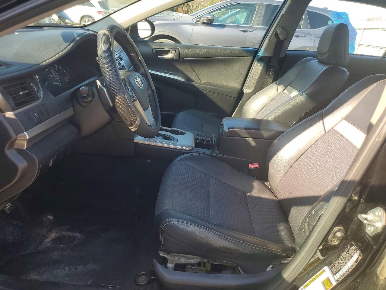 2014 TOYOTA CAMRY L photo 7