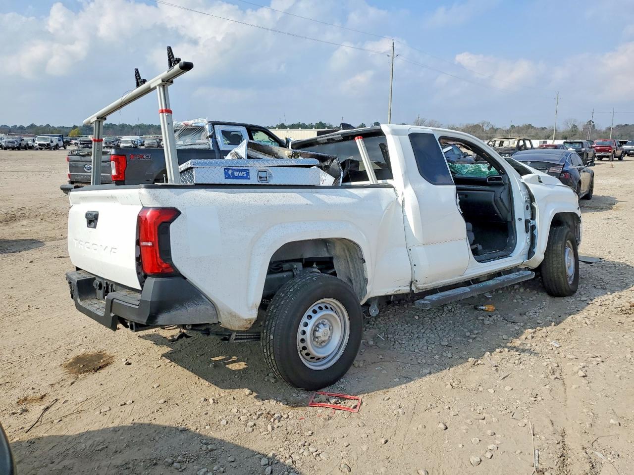 2024 TOYOTA TACOMA XTRACAB photo 3