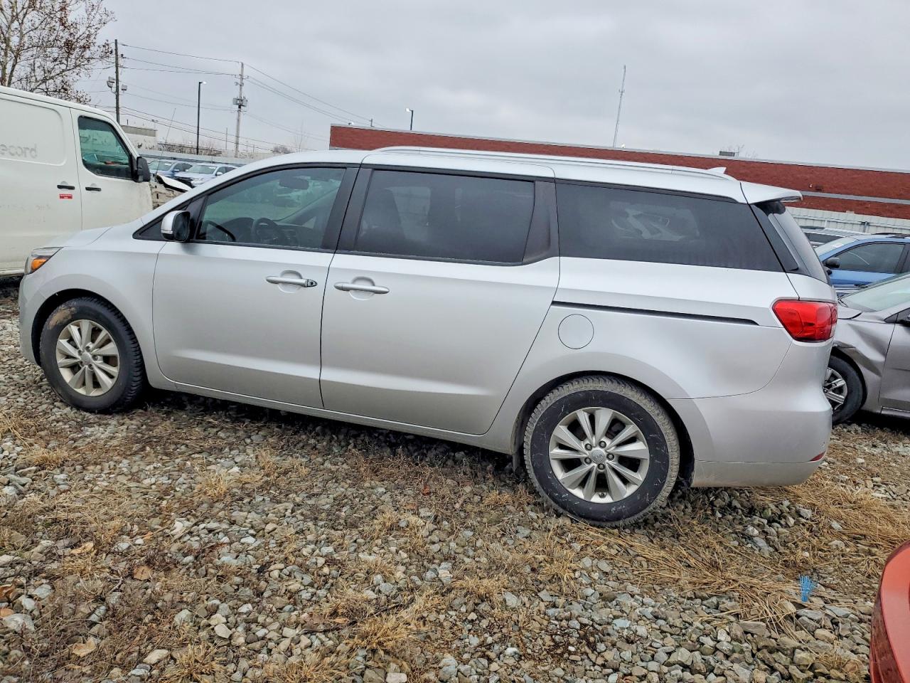 2016 KIA SEDONA LX photo 2