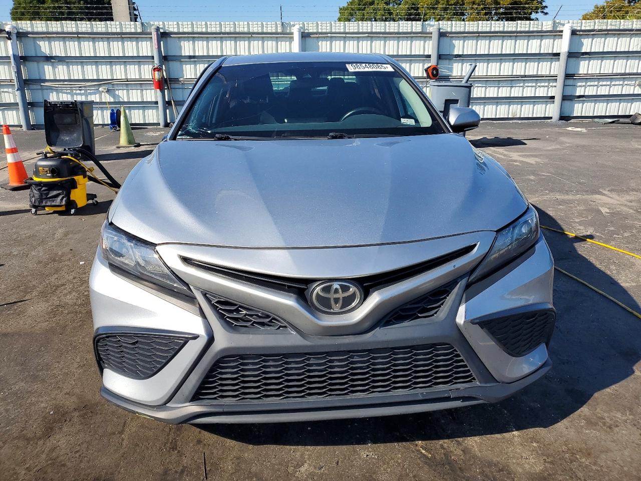 2022 TOYOTA CAMRY SE photo 5