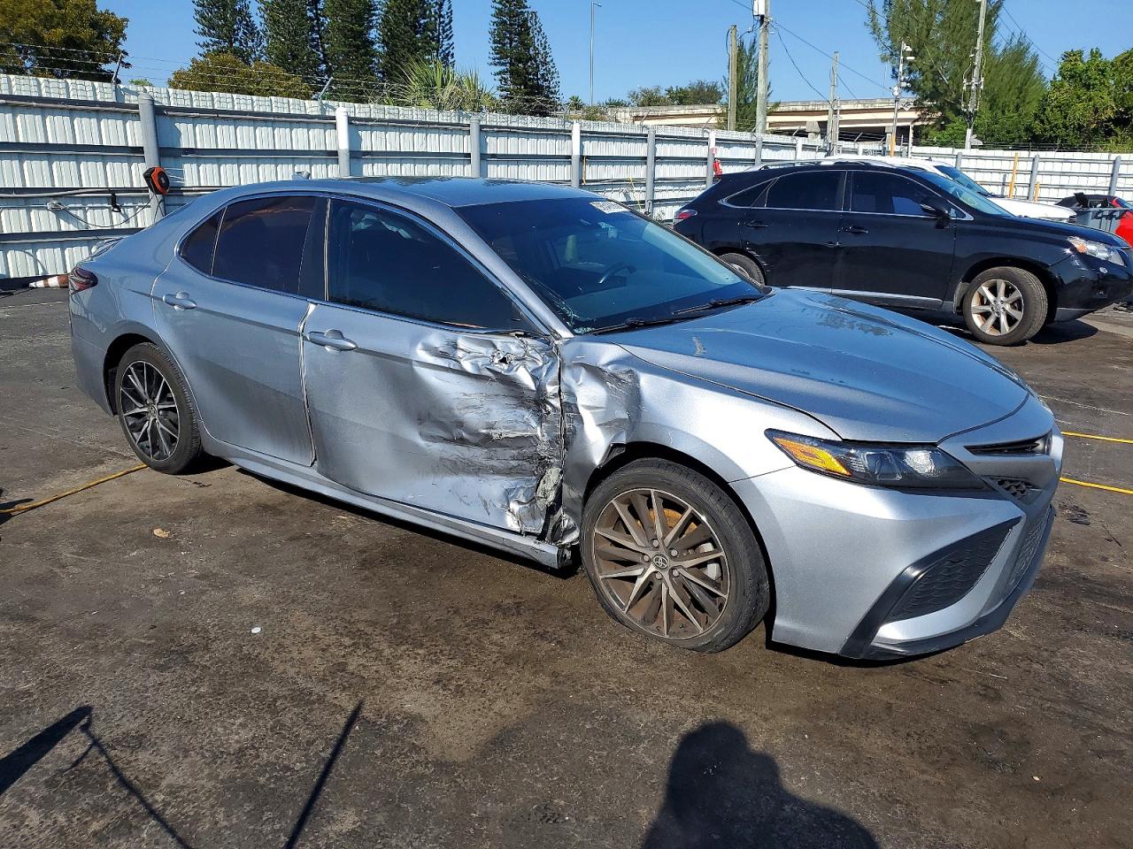 2022 TOYOTA CAMRY SE photo 4