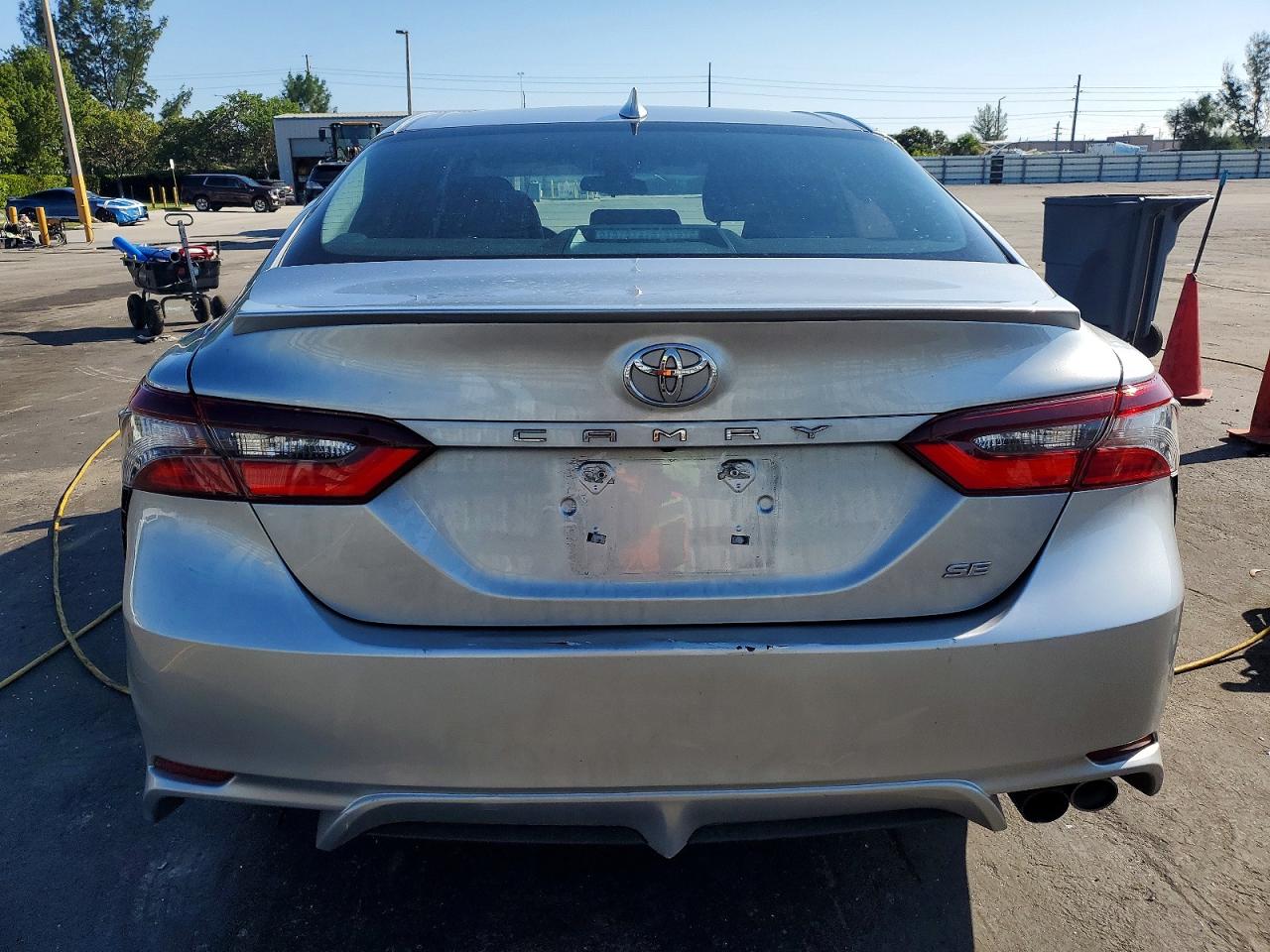 2022 TOYOTA CAMRY SE photo 6