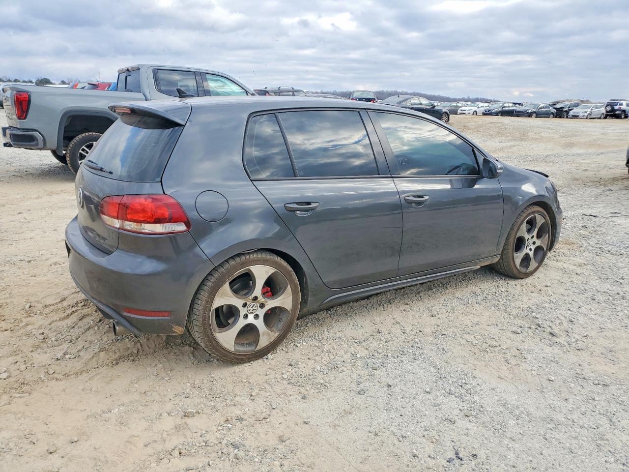 2011 VOLKSWAGEN GTI photo 3