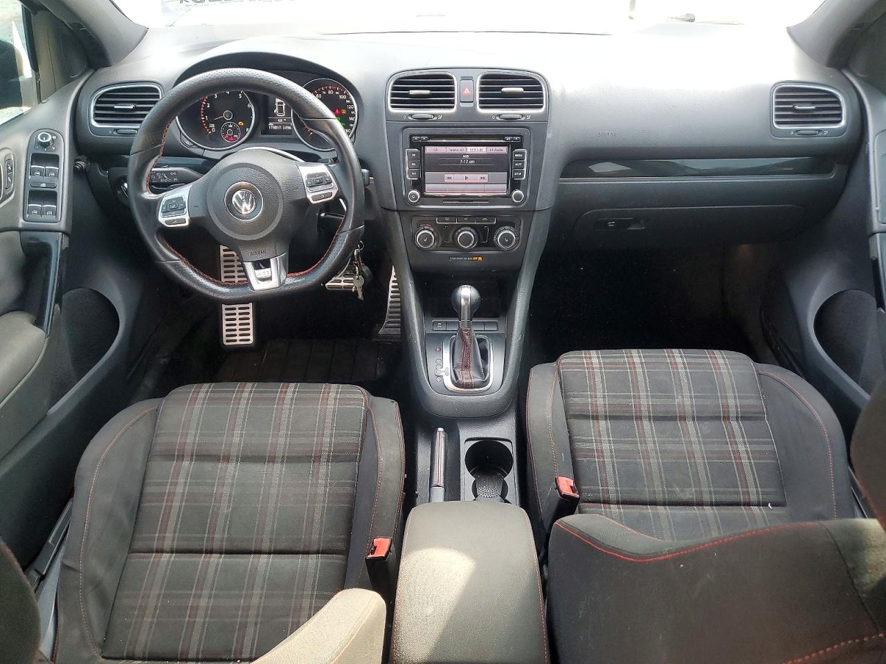 2011 VOLKSWAGEN GTI photo 8