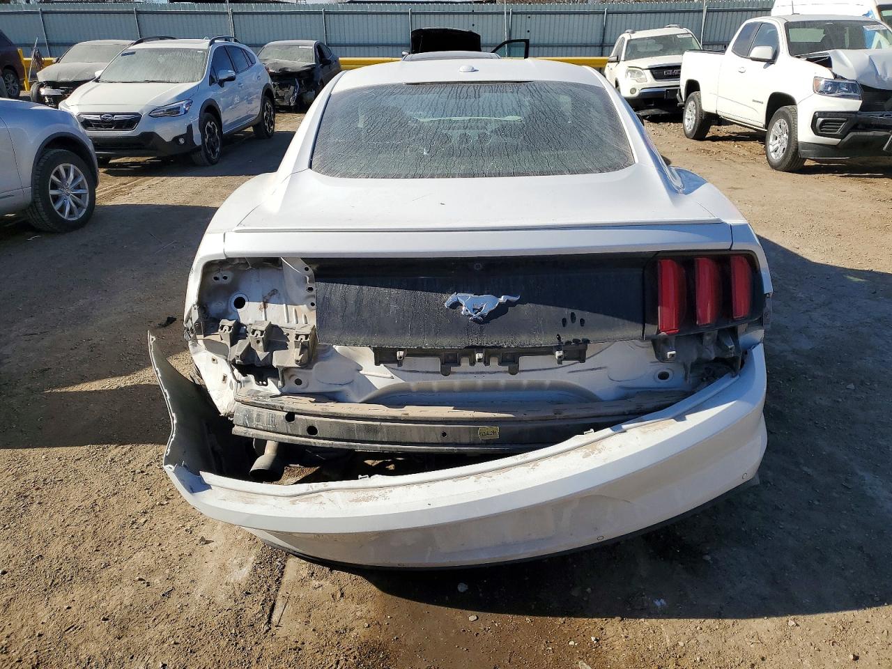 2015 FORD MUSTANG photo 11