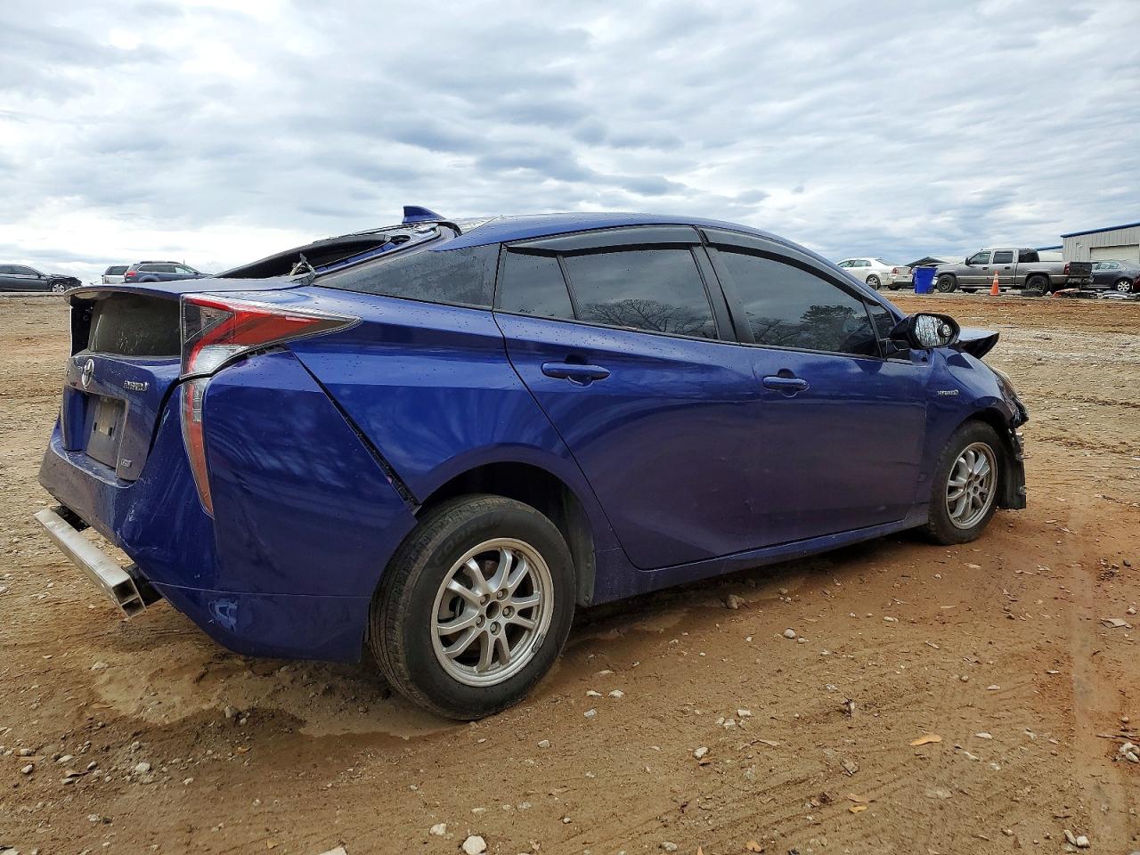 2016 TOYOTA PRIUS photo 3