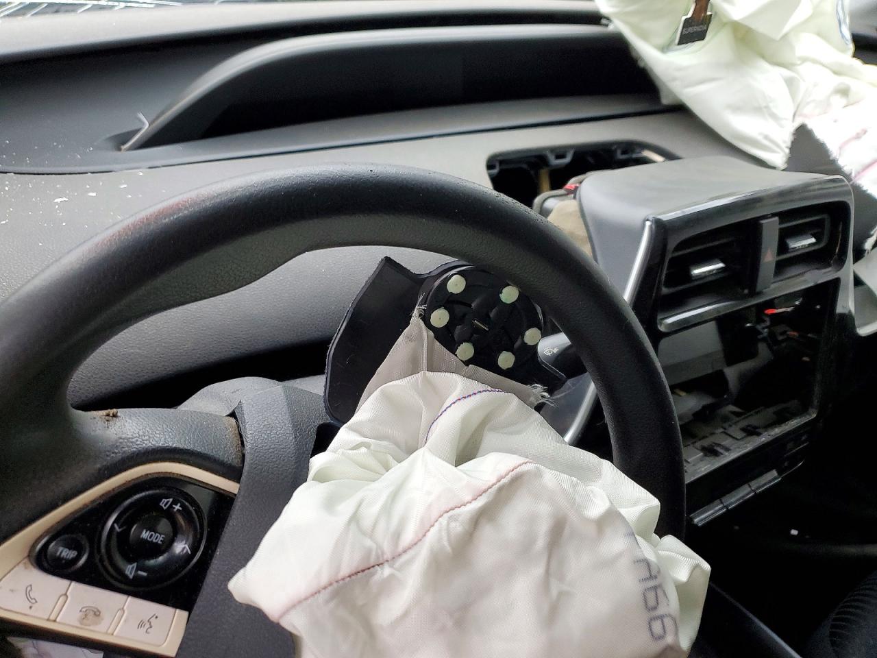 2016 TOYOTA PRIUS photo 9