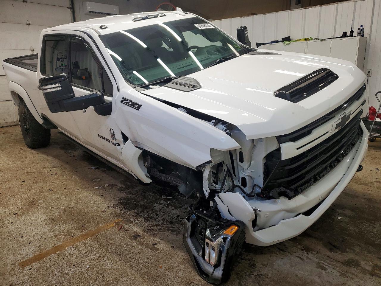 2024 CHEVROLET SILVERADO K2500 HEAVY DUTY LTZ photo 4