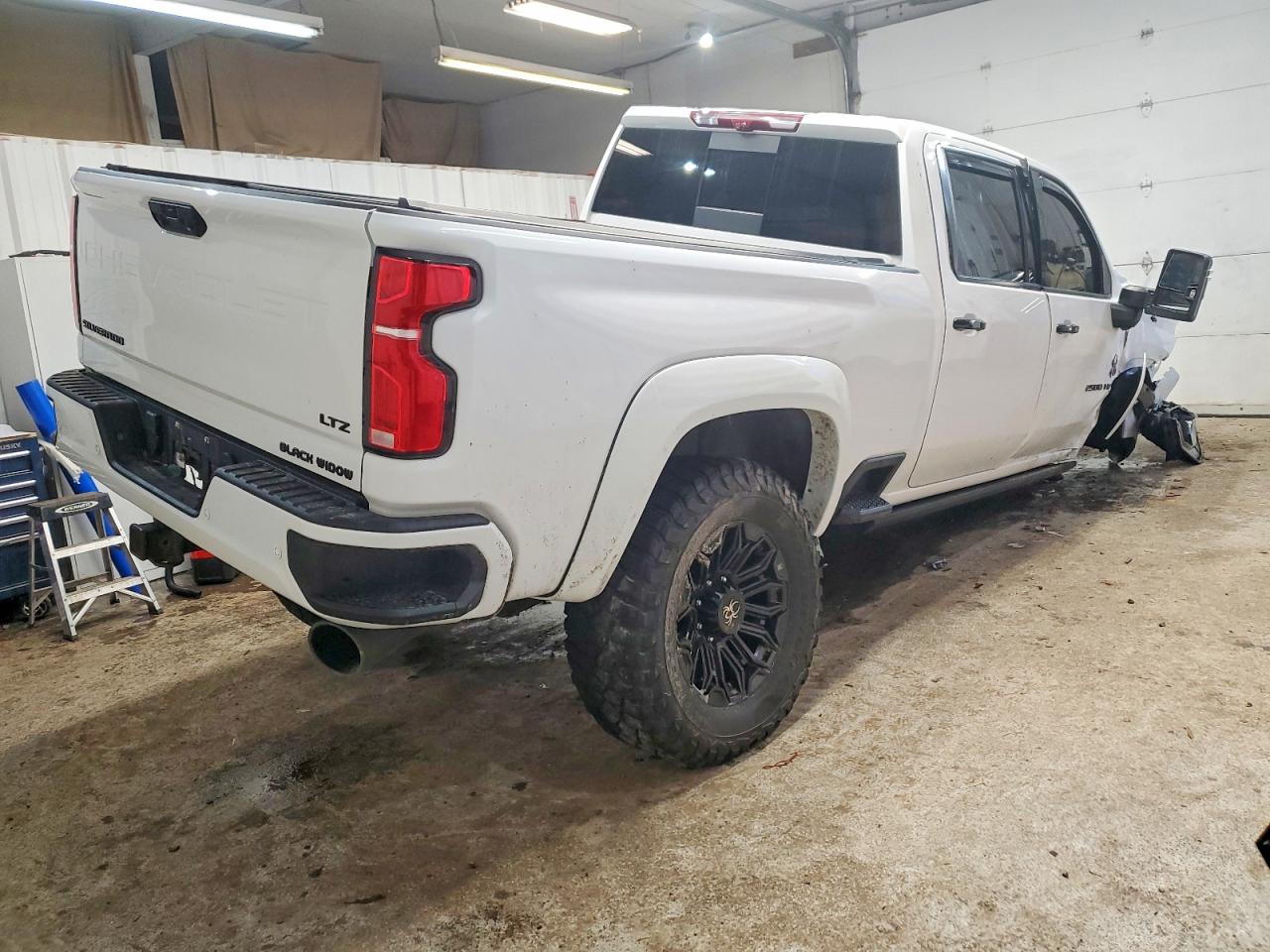 2024 CHEVROLET SILVERADO K2500 HEAVY DUTY LTZ photo 3