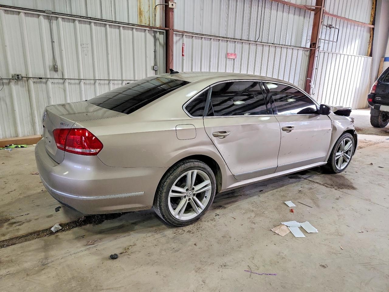 2015 VOLKSWAGEN PASSAT SE photo 3