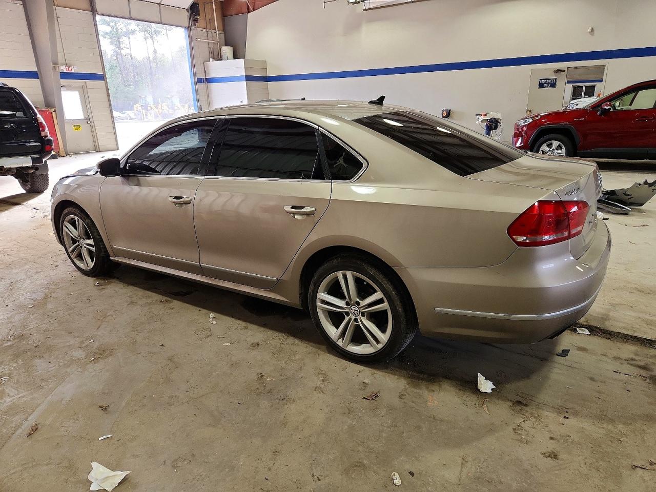 2015 VOLKSWAGEN PASSAT SE photo 2