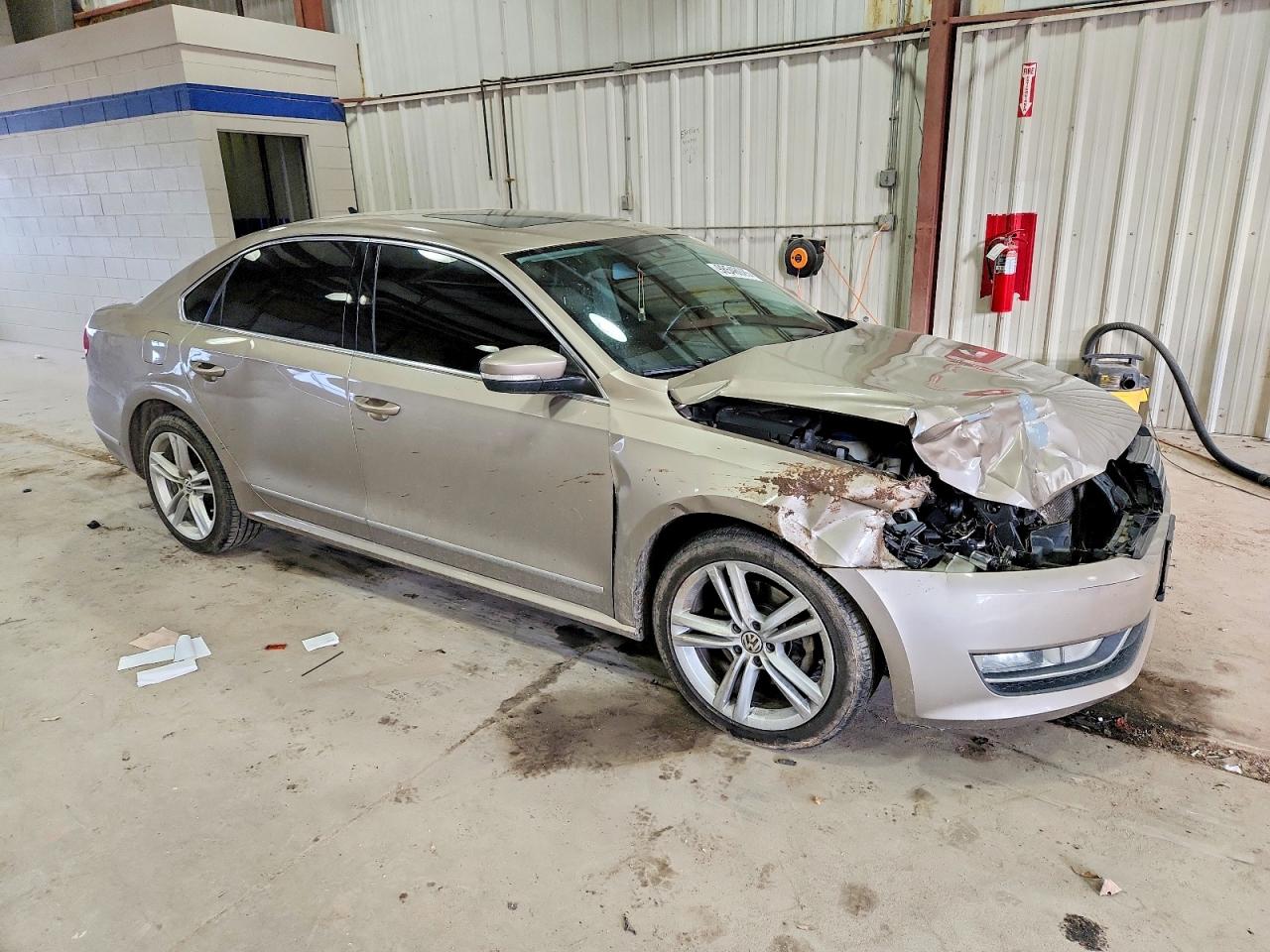 2015 VOLKSWAGEN PASSAT SE photo 4