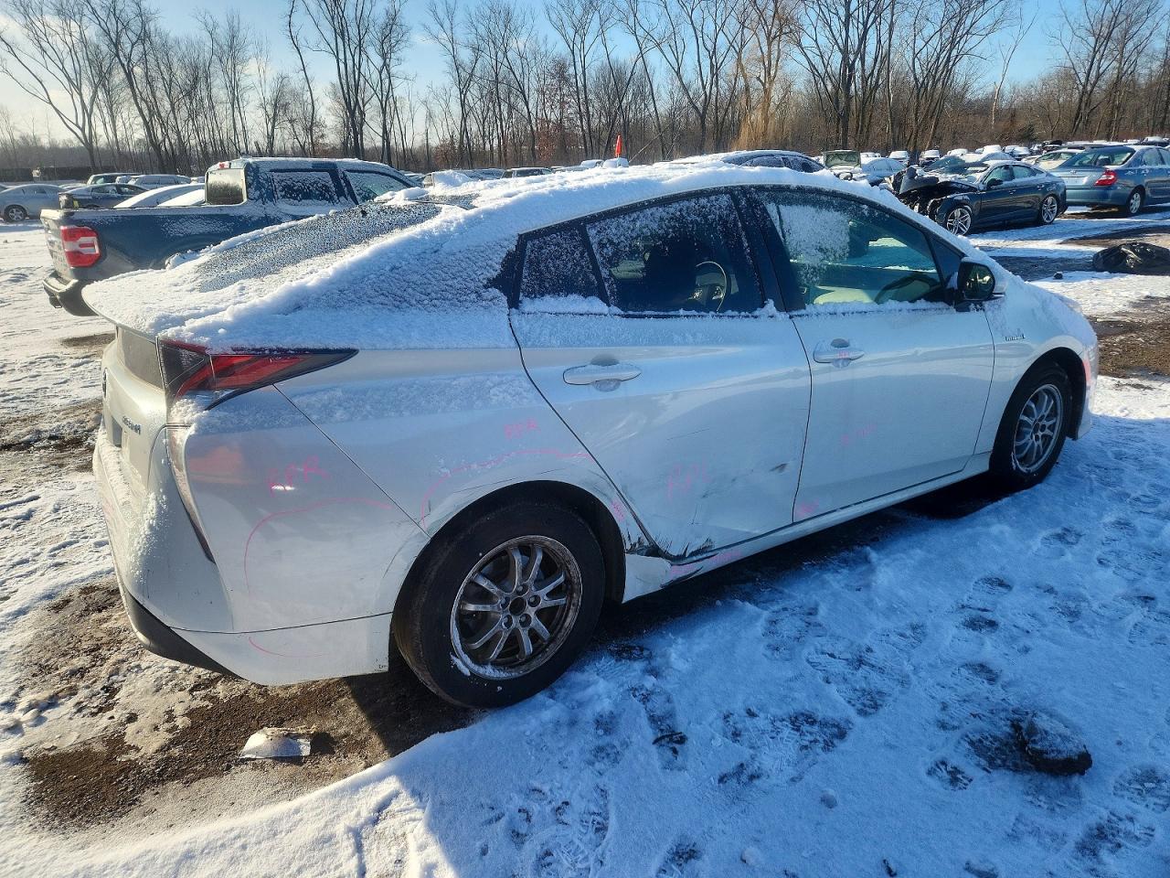 2017 TOYOTA PRIUS photo 3