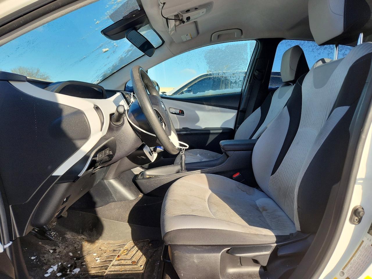 2017 TOYOTA PRIUS photo 7