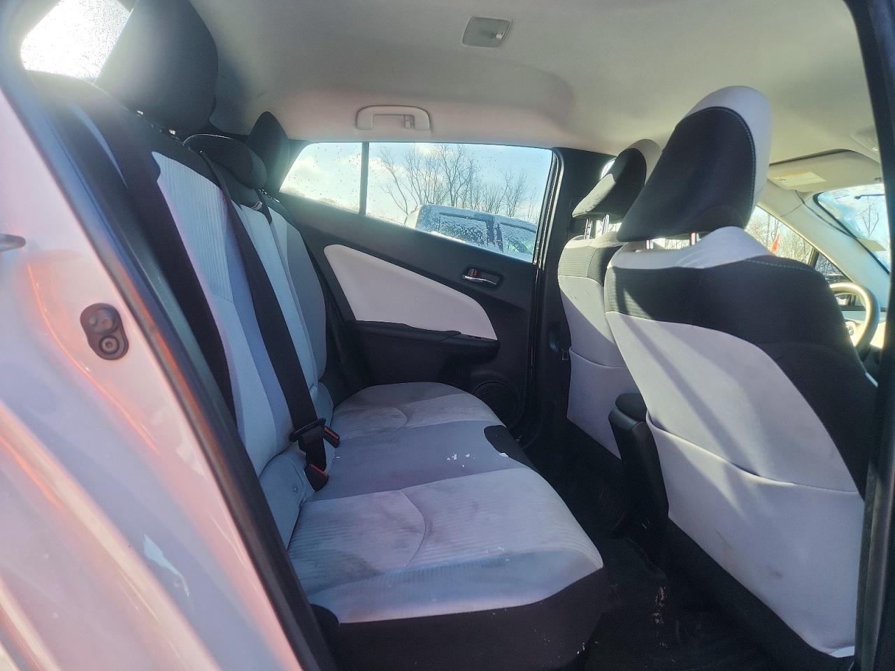 2017 TOYOTA PRIUS photo 10