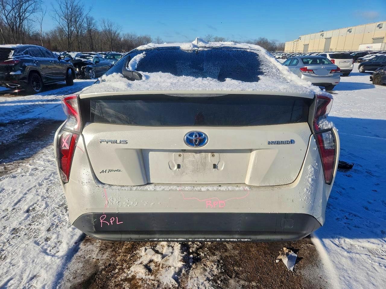 2017 TOYOTA PRIUS photo 6