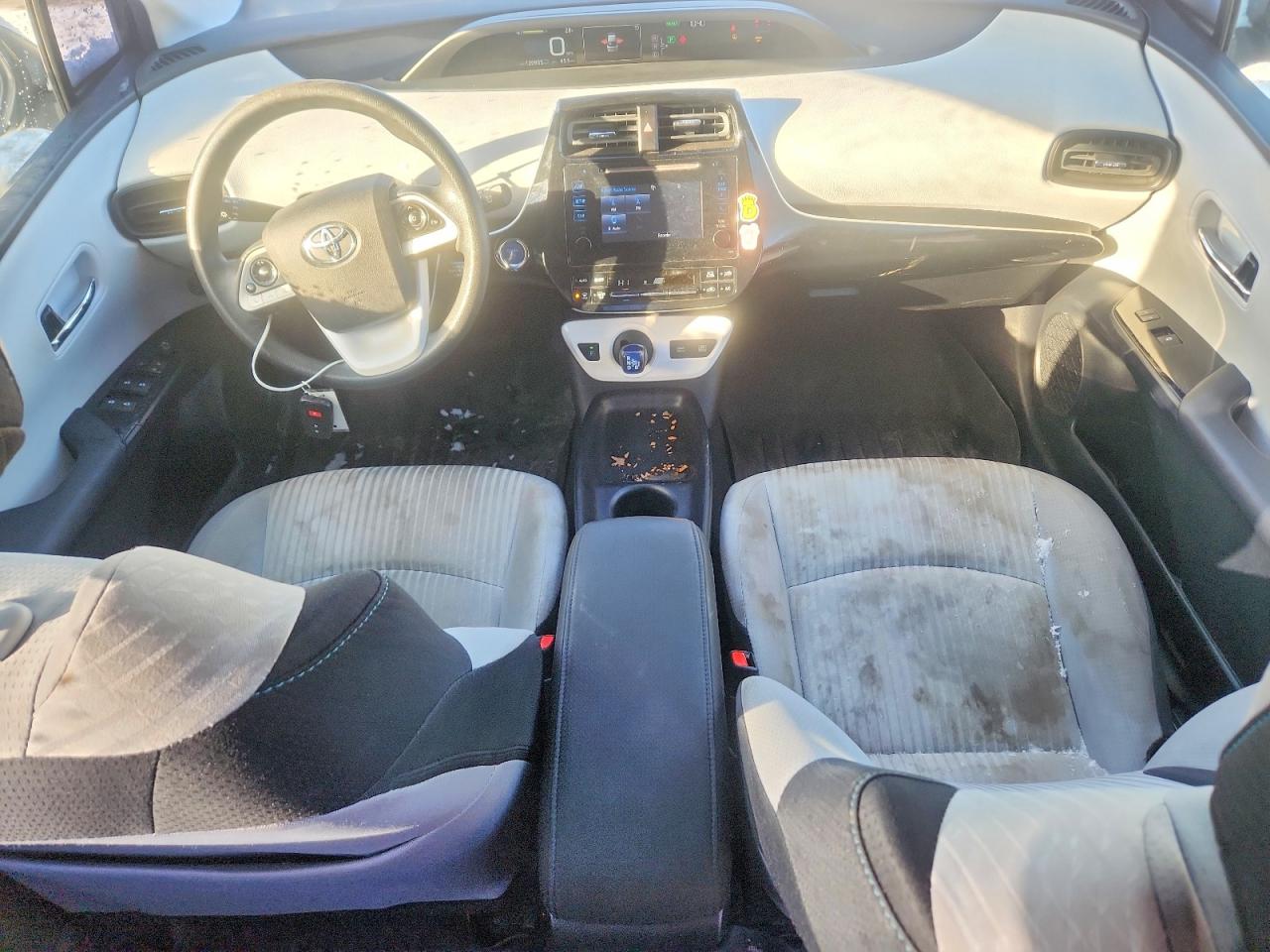 2017 TOYOTA PRIUS photo 8