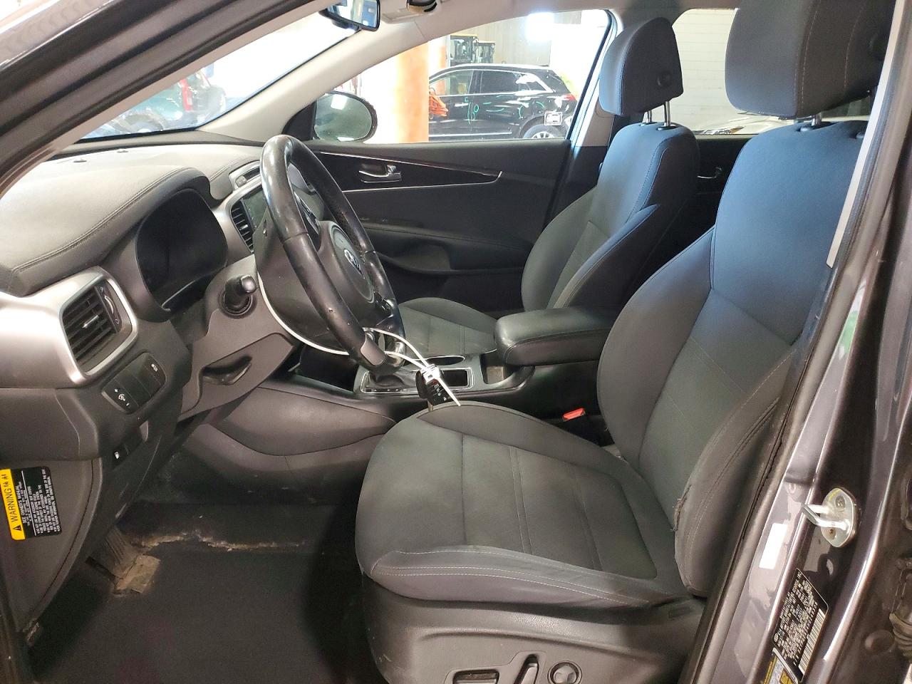 2017 KIA SORENTO LX photo 7