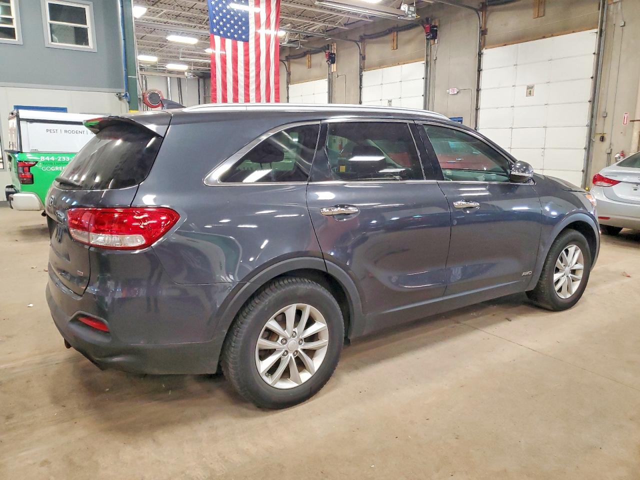 2017 KIA SORENTO LX photo 3