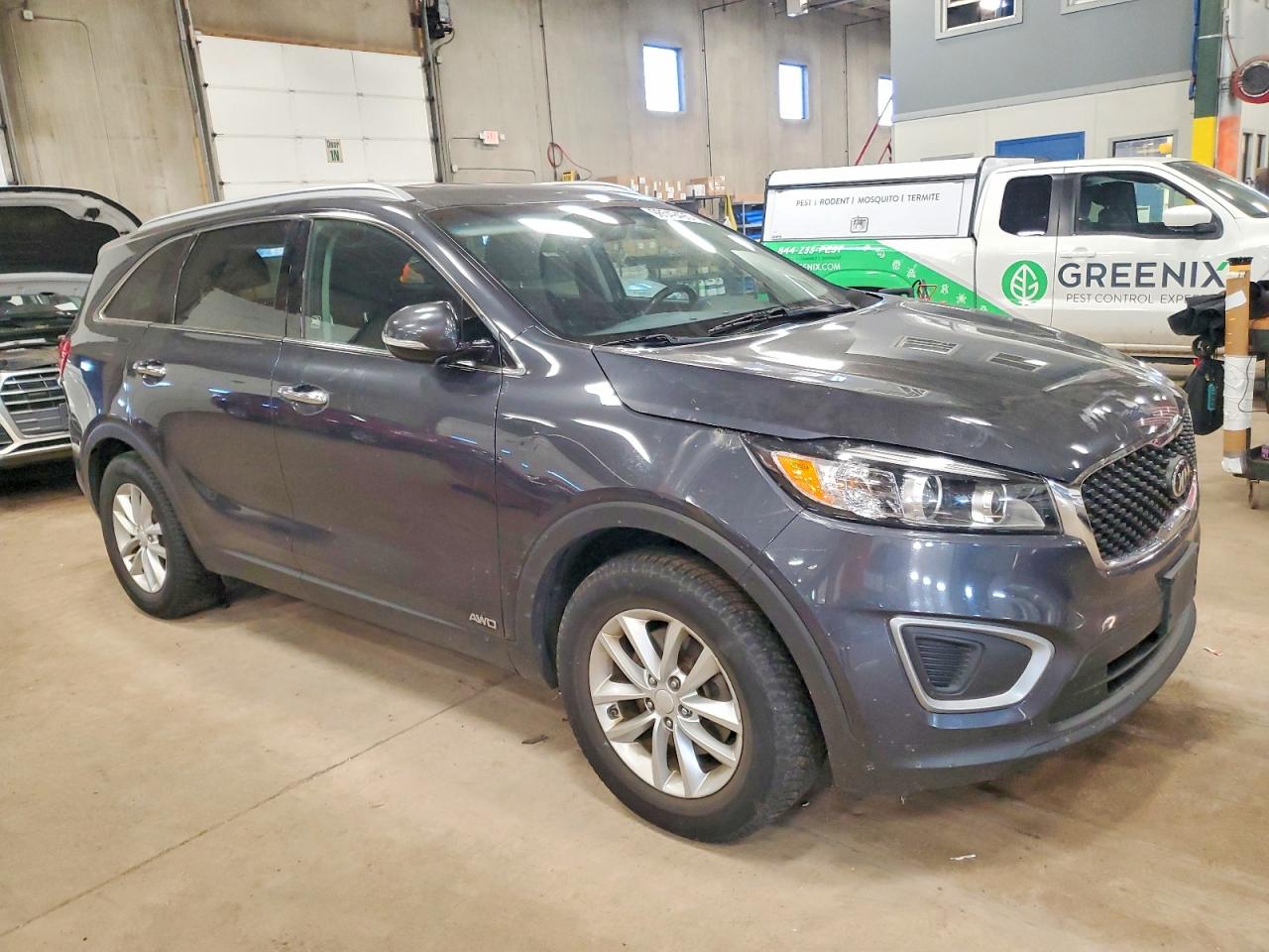 2017 KIA SORENTO LX photo 4