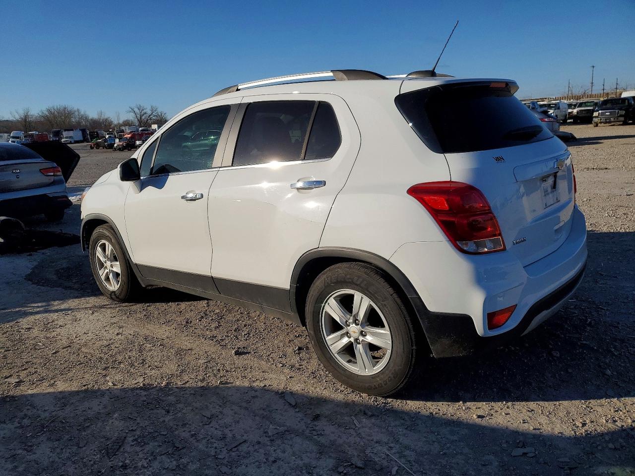 2019 CHEVROLET TRAX 1LT photo 2