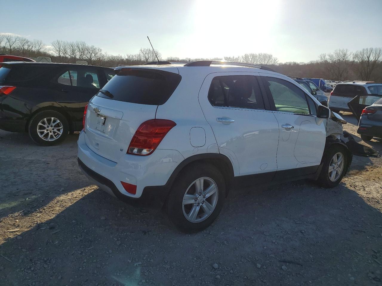 2019 CHEVROLET TRAX 1LT photo 3