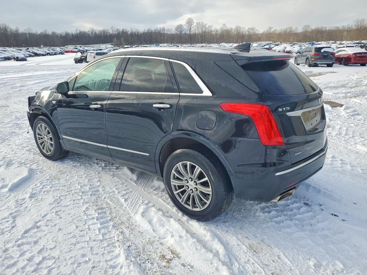 2017 CADILLAC XT5 LUXURY photo 2