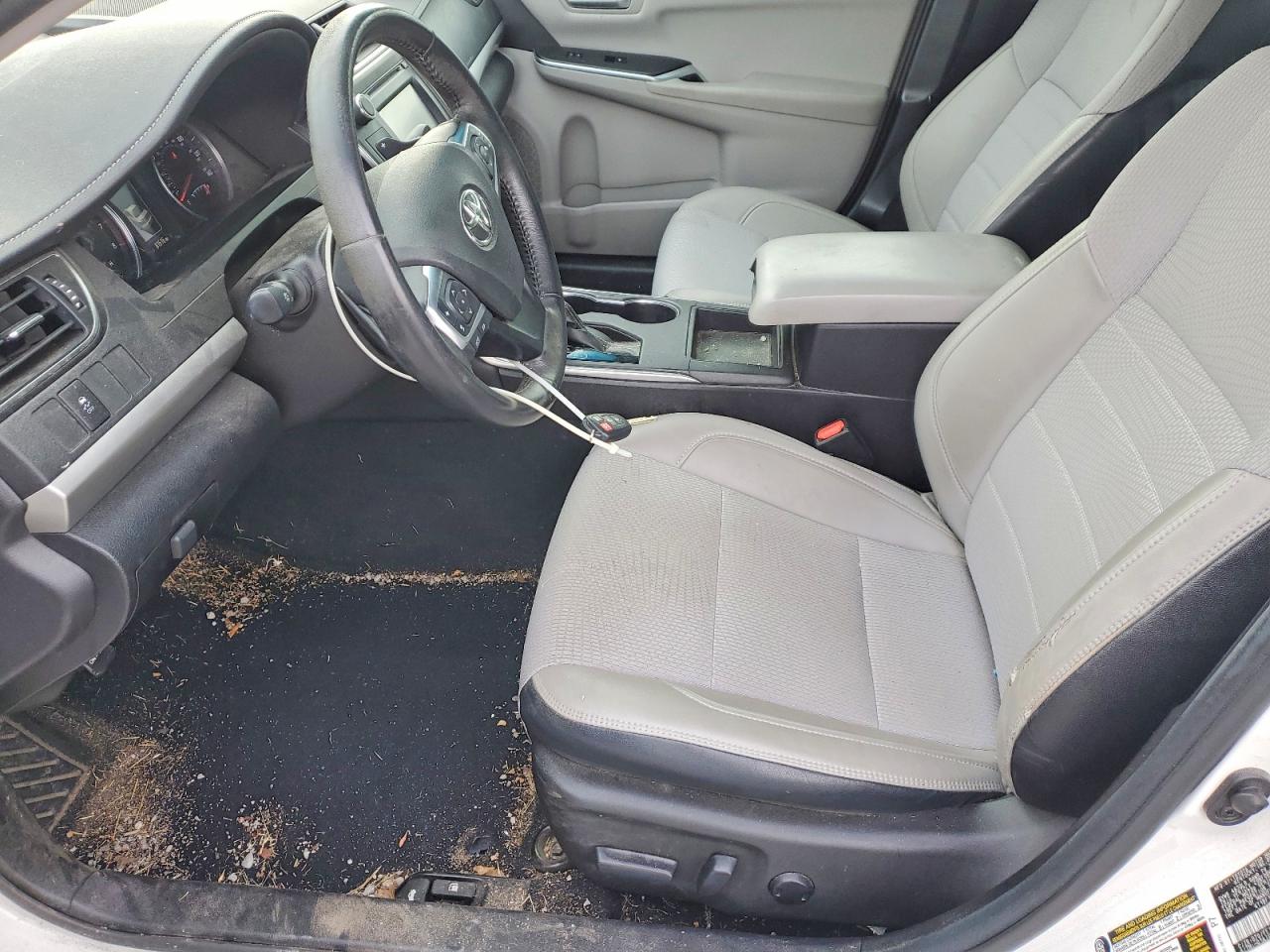 2017 TOYOTA CAMRY LE photo 13