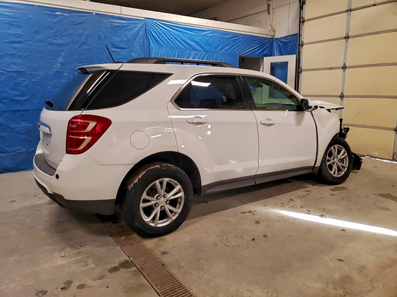 2017 CHEVROLET EQUINOX LT photo 3