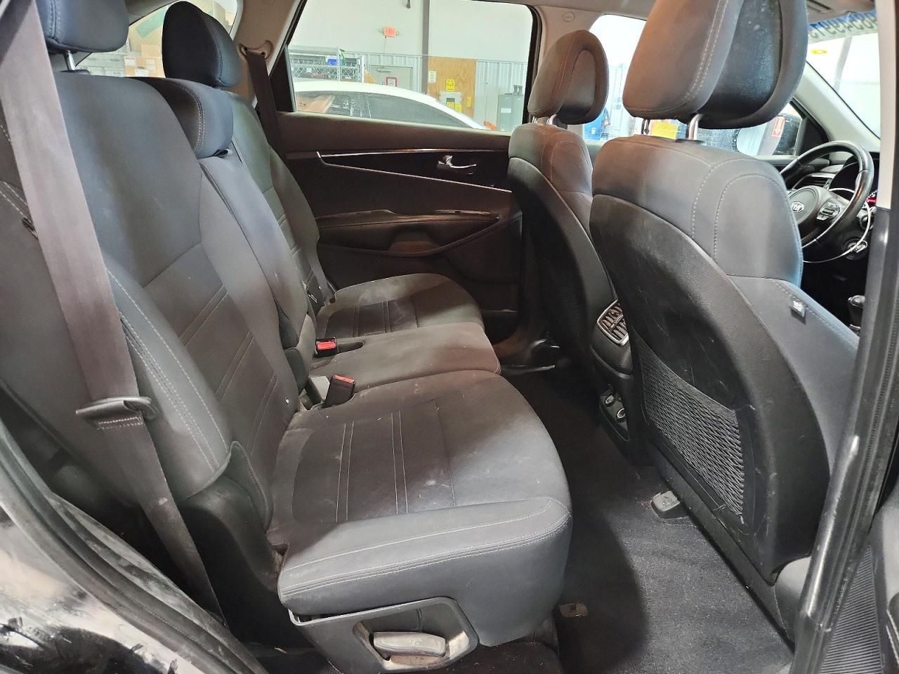 2016 KIA SORENTO LX photo 11