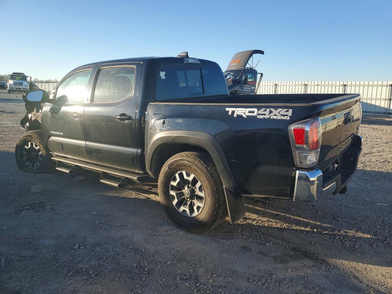 2021 TOYOTA TACOMA DOUBLE CAB photo 2