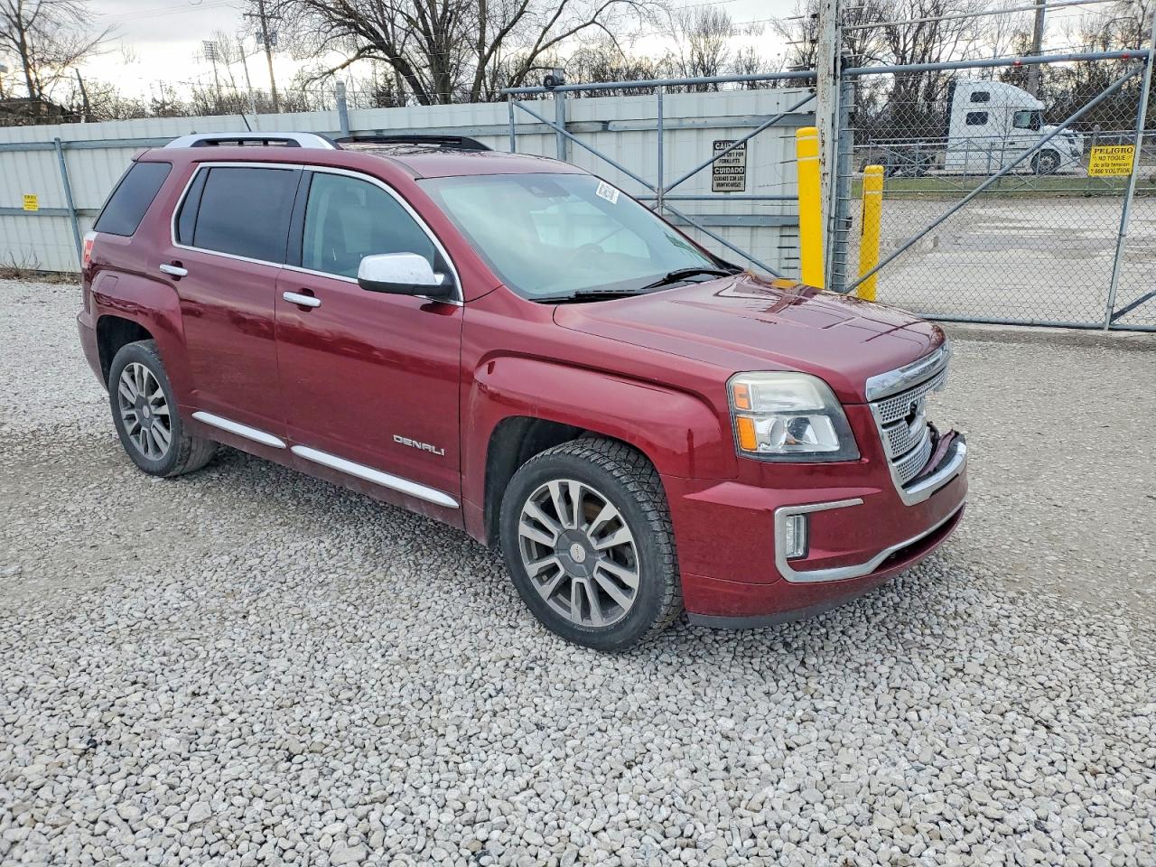 2017 GMC TERRAIN DENALI photo 4